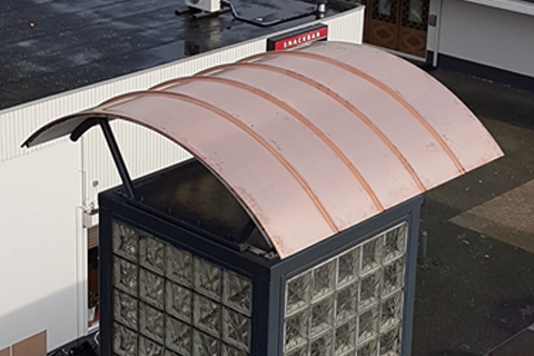 Plaatsing van een koperen dak bij een Winkelcentrum in Eindhoven 